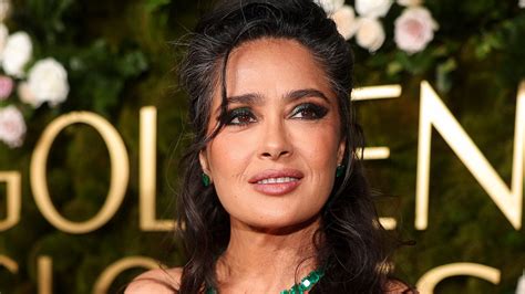 Salma Hayek mostró cómo llevar las canas con elegancia en los Golden