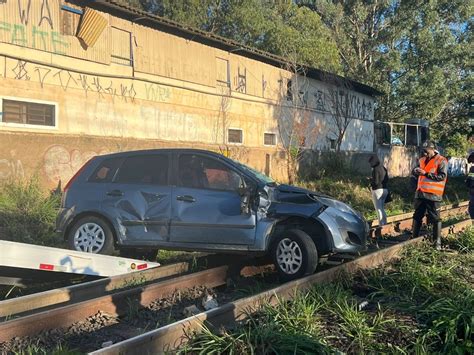 Motorista Atingida Por Trem Ao Atravessar Linha F Rrea Em Campinas