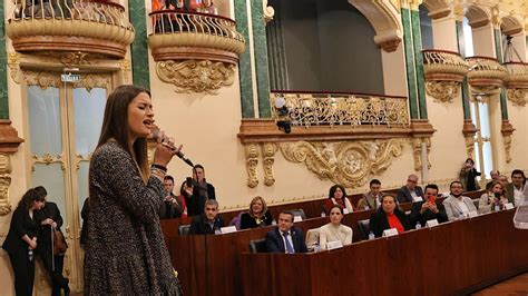 Elsa Tortonda Ganadora De La Voz Canta A Los Jubilados De La