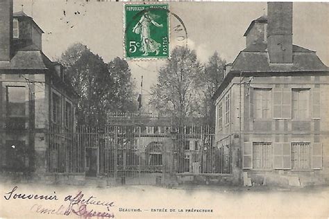 Beauvais Entrée de la Préfécture Carte postale ancienne et vue d