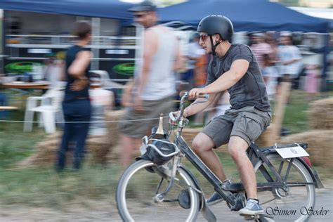 Vélosolex Das Andere Töff Rennen Sie Fahren Sechs Stunden Bis Der