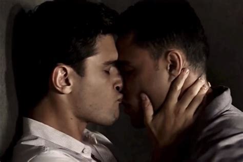 Pin By Andrea Deleon On Tarlos Cute Gay Couples Lone Star Gay Kiss