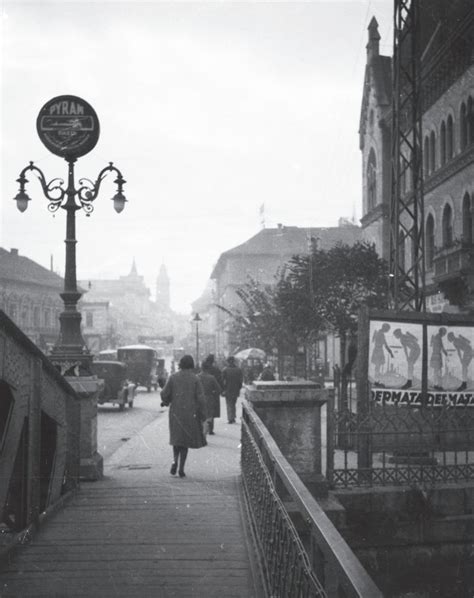 Ziua De Cluj Anii 1930 Strada Regele Ferdinand Cu Podul Vechi De Fier