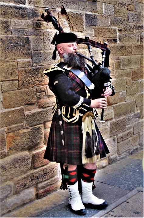 How Do Scottish Bagpipes Work Aaron Hallman