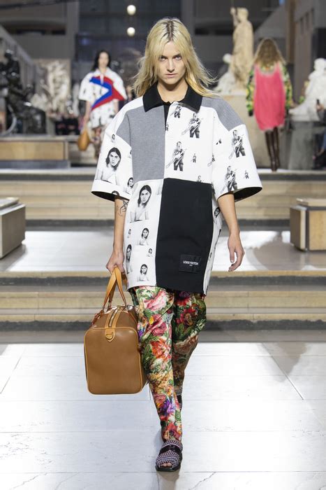 PFW La Donna Teenager Di Louis Vuitton Montenapo Daily