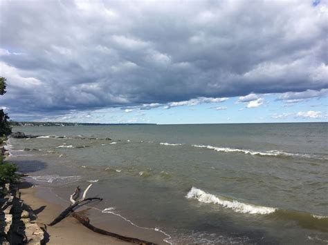 Transition to fall brings big waves to Lake Erie - cleveland.com