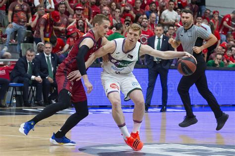 El Unicaja Mejor Desde El Comienzo Sigue Vivo Y Fuerza El Cuarto