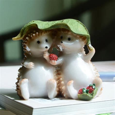 Modern Minimalist Animal Figurines New Cute Animal Resin Hedgehog