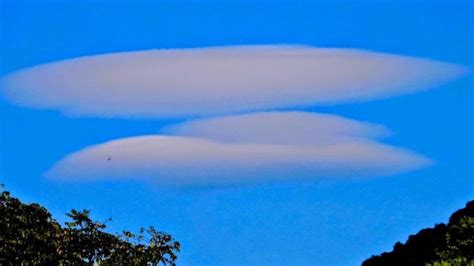 天空驚現罕見奇景「飛碟雲」 目擊民眾驚呼：好幸運