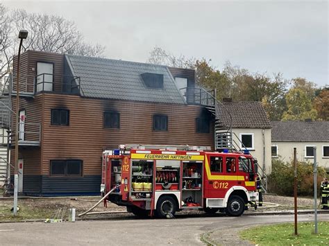 FW EN 40 Einsatzkräfte gehen ins Feuer Realbrandausbildung der