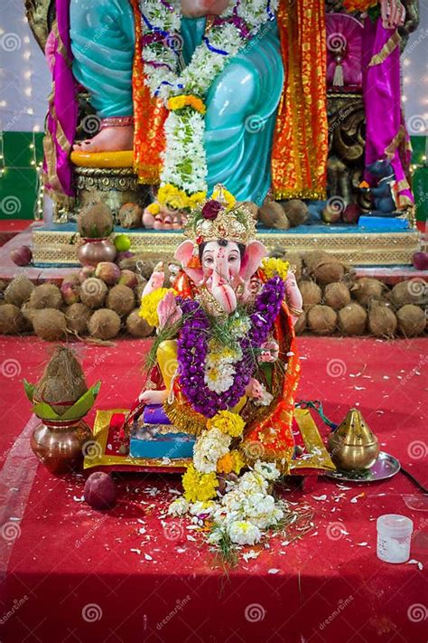 A Beautiful Idol Of Lord Ganesha Stock Image Image Of Ganpati