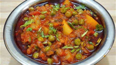 Potato Peas Gravy Urulaikilangu Pattani Gravy