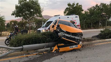 Alkollü sürücü ortalığı birbirine kattı 3 araca çarptı