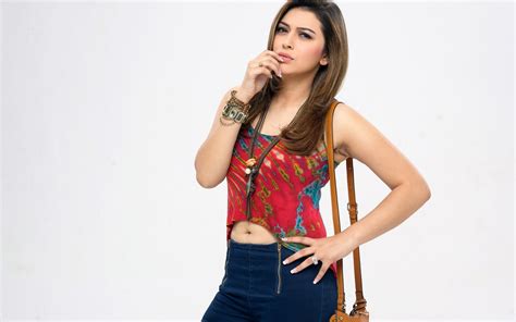 2880x1800 Hansika Motwani 2017 Macbook Pro Retina Hd 4k Wallpapers