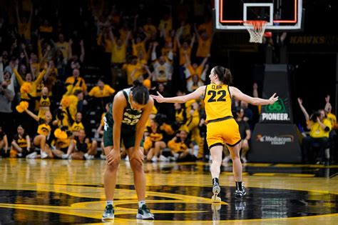 Caitlin Clark Hits Game Winner At Buzzer Scores 40 Points In Iowa Win