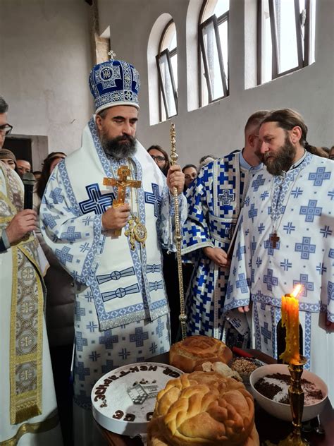 Foto Slu Ena Sveta Arhijerejska Liturgija U Hramu Svetog Nektarija