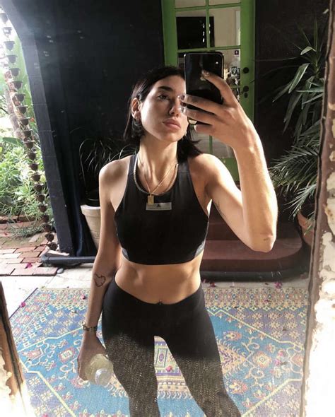 Dua Lipa Abs (57 photos)