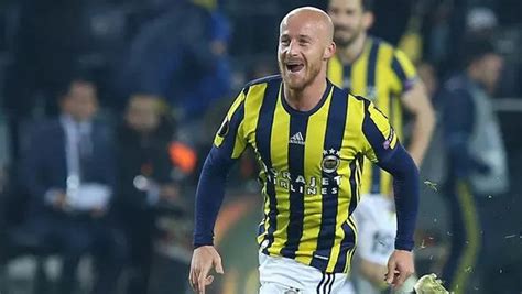 Fenerbahçe nin eski yıldızı Süper Lig e geri dönüyor Futbol