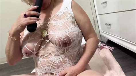 Masturbándome con mi juguete bbc con plug anal xHamster