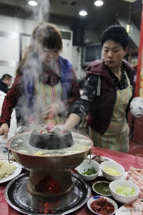 零下三十度的东北，涮锅子正当时，东北火锅简单粗暴，相当解馋 搜狐大视野 搜狐新闻