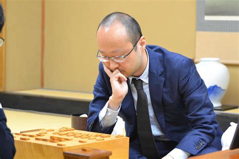 【王将戦】渡辺明九段ようやく初白星、豊島将之九段は陥落 リーグ戦最終一斉対局 社会写真ニュース 日刊スポーツ