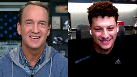 Mahomes assures Manning bros he'll try behind-the-back pass in a game ...