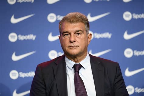 Barca Präsident Laporta Stürmt Schiri Kabine Nach Dem Clasico Mopo