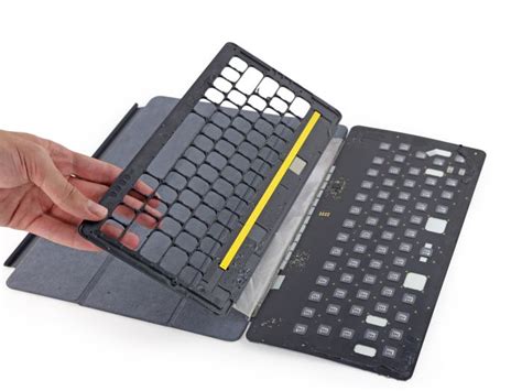 Apple's iPad Pro Smart Keyboard Gets Taken Apart - Geeky Gadgets