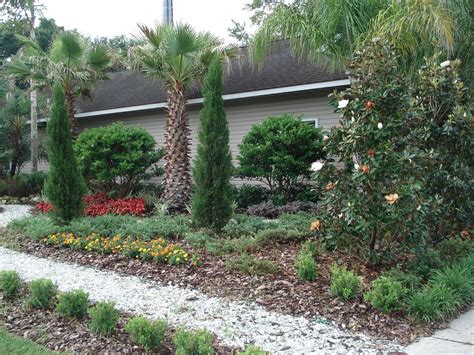 Central Florida Gardener Florida Yards And Neighborhoods Program Florida Landscape Ideas Front