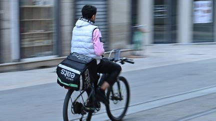 Uber Deliveroo Bolt Ce Que Va Changer La Directive Sur Les