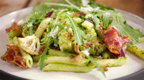 Pasta Met Geroosterde Bloemkool Pancetta En Peterseliepesto