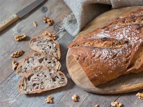 Pain Aux Noix Recette Au Levain La Cuisine D Adeline