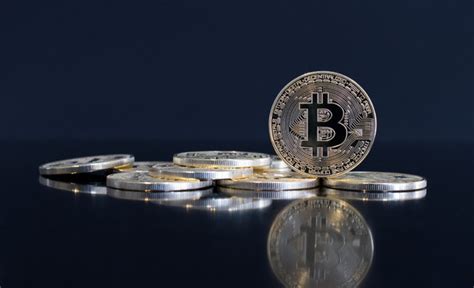 Bitcoin ultrapassa US 1 trilhão em valor de mercado pela primeira vez