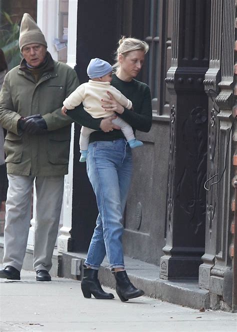 Mamie Gummer Makes Rare Appearance With Son In Nyc Photos