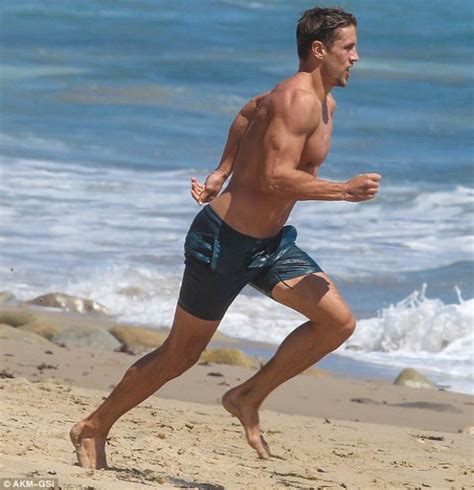 Aaron Rodgers Beach Body