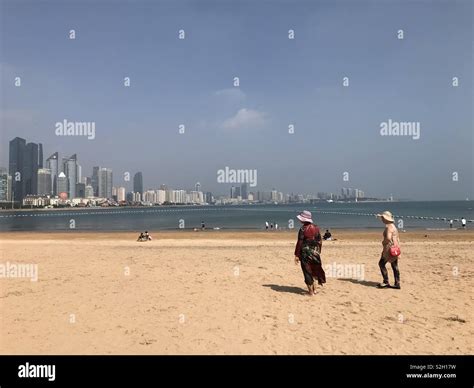 Qingdao beach china hi-res stock photography and images - Alamy