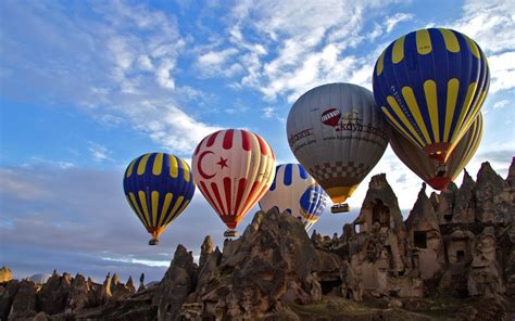 100 Hot Air Balloon Wallpapers