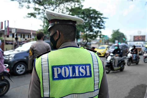 Noosa Man In Alleged Naked Rampage In Indonesia