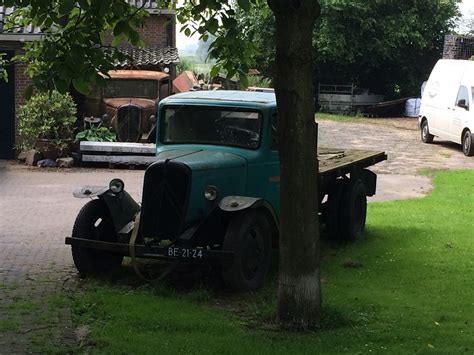 2 fraaie citroëns weg staan te roesten in Wageningen Flickr