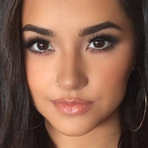 Becky Gs Makeup Photos And Products Steal Her Style Natural Makeup For