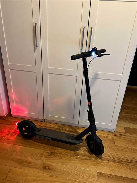 Hulajnoga Elektryczna Xiaomi Mi Electric Scooter 3 Czarna Pruszcz