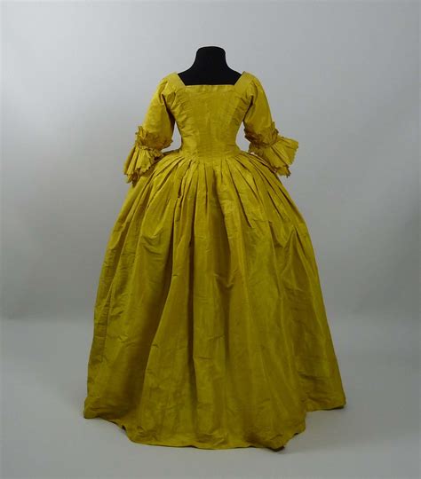 Robe L Anglaise En Taffetas Jaune Vers Collection Le Paon De