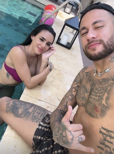 Not Cias Neymar E Bruna Biancardi Posam Juntinhos Ap S Dias