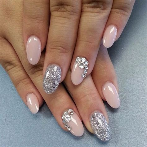 17 Outstanding Oval Shape Nail Designs