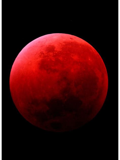 Why Does The Moon Appear Giant Red During The Total Lunar Eclipse