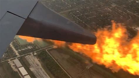 Le Moteur D Un Avion Prend Feu Apr S Son D Collage L A Roport De Houston