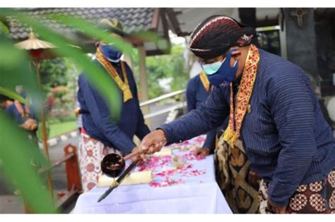 Pemkab Sleman Jamas Tombak Pusaka Kyai Turunsih Pemberian Keraton Yogya