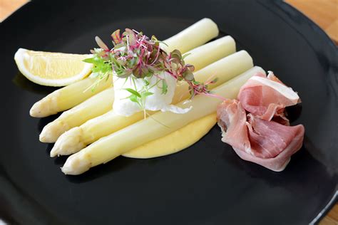 White Asparagus Season At Hamiltons Steak House The Bigchilli