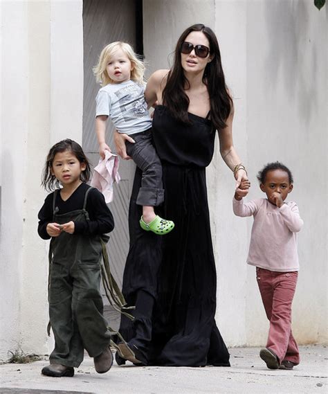 Hot Wallpaper: Angelina Jolie Kids.