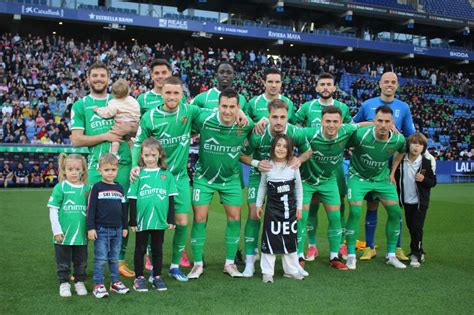 UE Cornellà Nàstic de Tarragona Partido con color blanquiazul en el